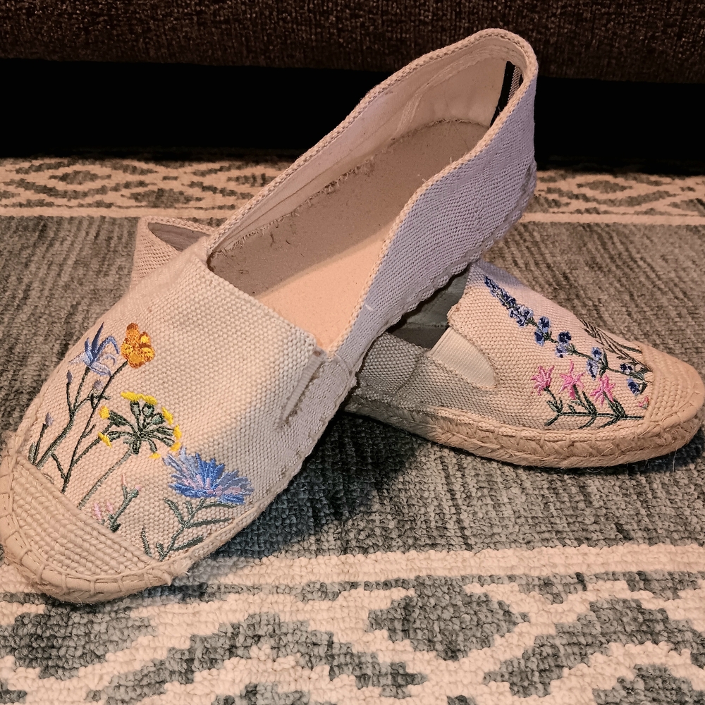 Joules Cream Canvas Floral Espadrille Flats - Picture 2 of 4